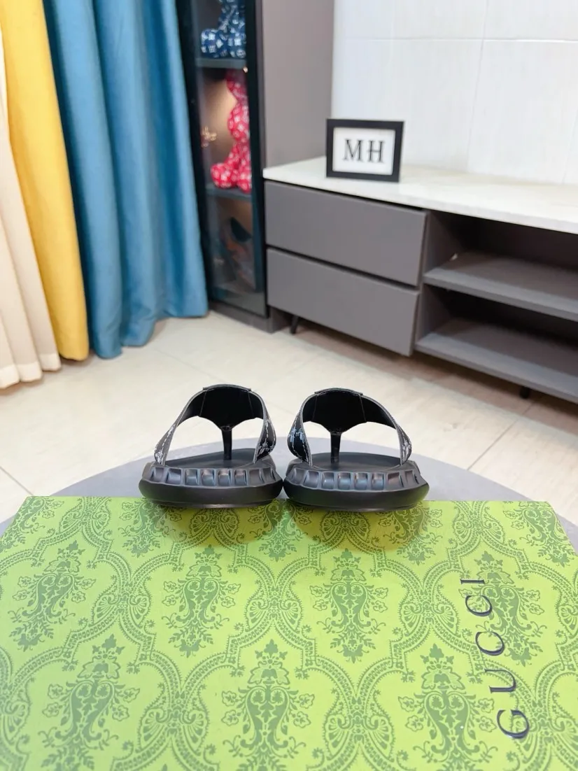 Men's shoes 💰260🌹🌹 (gucci-Gucci) New men's slippers, high-end boutique, made of cowhide, with exquisite embossed logo decoration on the upper, fine workmanship, super soft soles, casual, loose and comfortable, a must-have in summer! \nsize：38-44